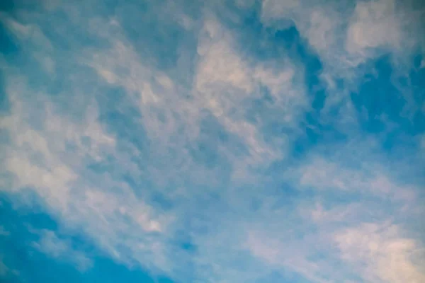 Piękne Błękitne Niebo Chmurami — Zdjęcie stockowe