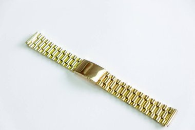 Metal saat kayışlı nesne beyaz arkaplanda izole