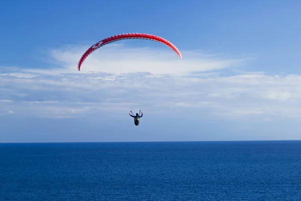 Paragliding Fly Clouds Blue Sky Sea — Stock Photo, Image