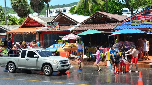 Phuket Tayland 2018 Mutlu Insanlar Phuket Sokaklarında Tayland Yeni Yılını — Stok fotoğraf