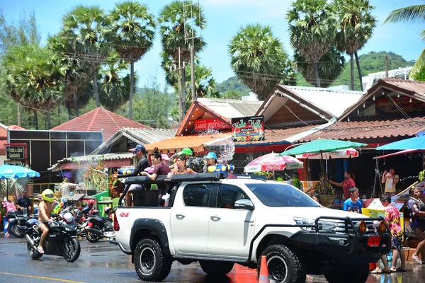 Phuket Tayland 2018 Mutlu Insanlar Phuket Sokaklarında Tayland Yeni Yılını — Stok fotoğraf