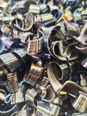 Seçici odaklı bükülmüş spiral çelik talaşları. Metalurji