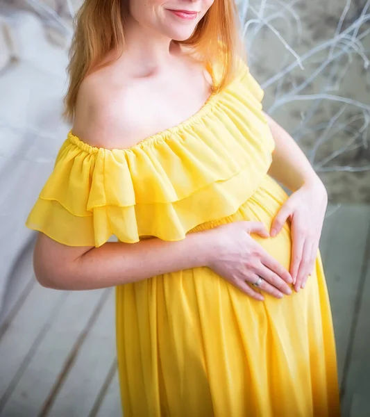 Belly Pregnant Girl Yellow Dress — Stock Photo, Image