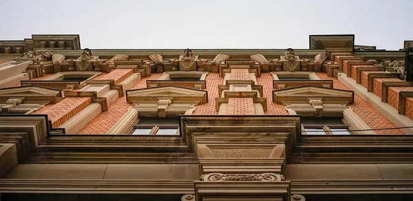 Abstrakta fasad syn på byggnaden — Stockfoto