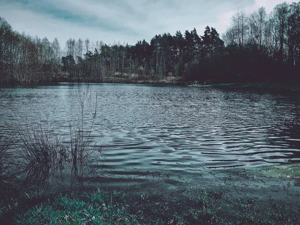 Vue romantique sur le lac — Photo