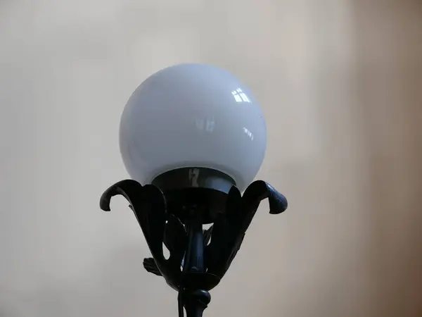 큰 오래 된 흰색 램프 전구 — 스톡 사진