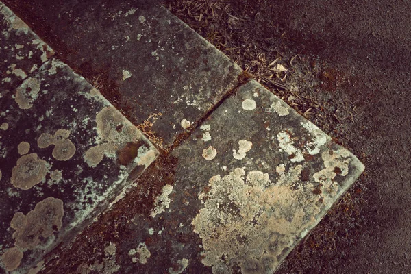Старая каменная лестница с высоким углом обзора — стоковое фото