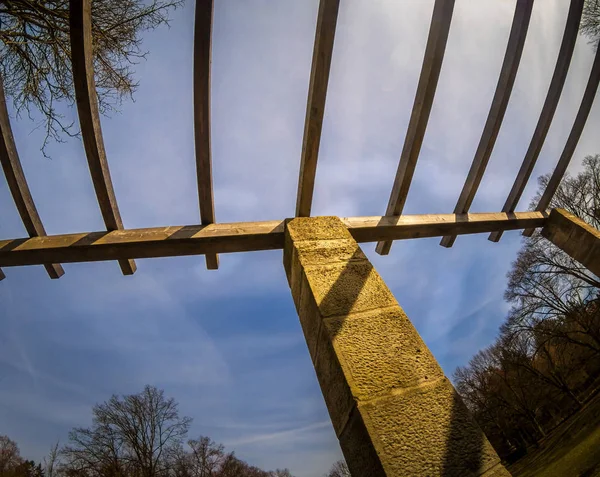 Hermosos detalles de arquitectura antigua en el parque — Foto de Stock