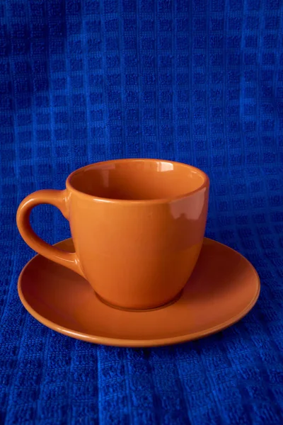 Mavi Desenli Arka Planda Kahve Fincanı — Stok fotoğraf