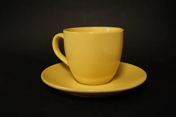 Желтый Кофе Блюдцем — стоковое фото