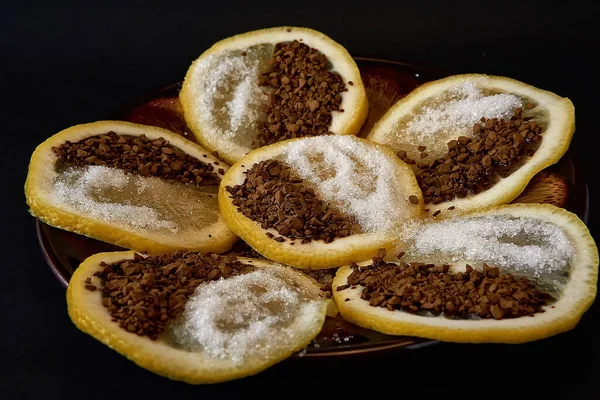 Limon, şeker ve kahveden hafif bir atıştırmalık.