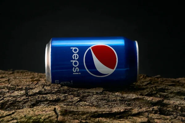 Pepsi Drink Drewnianym Tle Redakcja — Zdjęcie stockowe