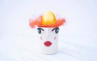 Parlak ve orijinal Paskalya yumurtası standı. Güzel Paskalya teması