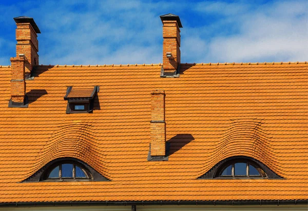 Altes Dach, Fenster — Stockfoto