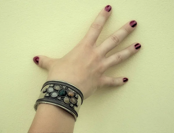 Women's bracelet on the wrist — Stock Photo, Image