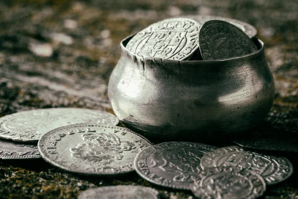 Monedas metálicas antiguas —  Fotos de Stock