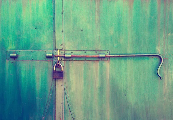Oude stalen deuren — Stockfoto