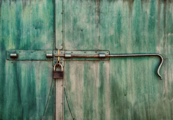 Velhas portas de aço — Fotografia de Stock