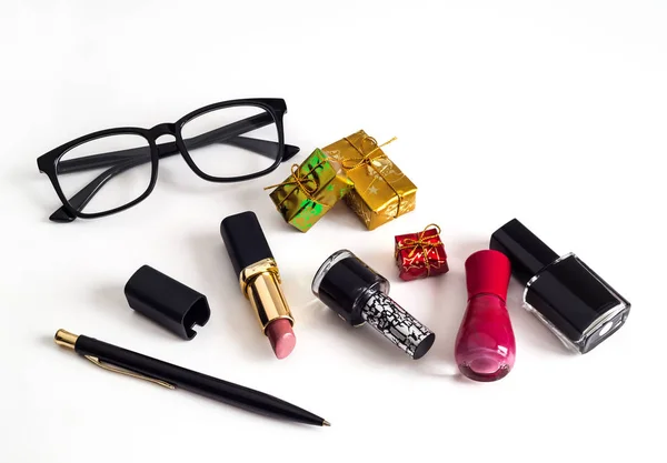 Navidad de negocios: pluma, gafas, cosméticos para mujer — Foto de Stock