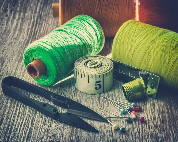 Hilo de coser tijeras — Foto de Stock