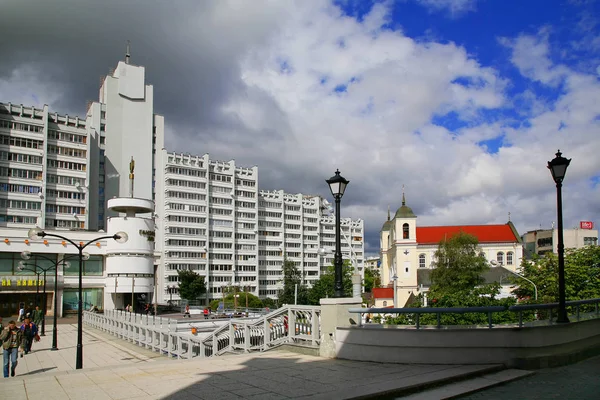 Centro commerciale sulla strada Nemiga, Minsk, Bielorussia — Foto Stock