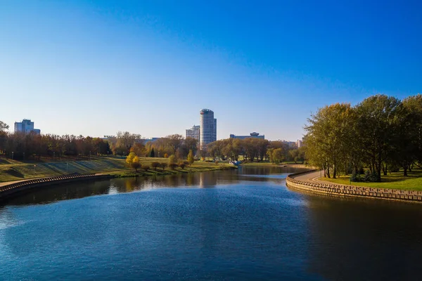 Belarús, Minsk, Pobediteley Avenue — Foto de Stock