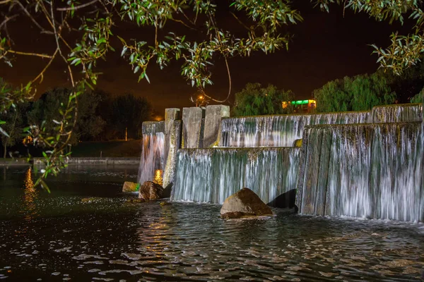 Minsk, Biélorussie, architecture près de l'eau — Photo