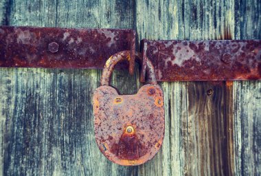 eski paslı kilit