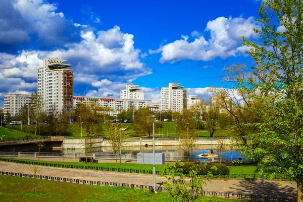 ベラルーシ、ミンスクの建築物群」東" — ストック写真