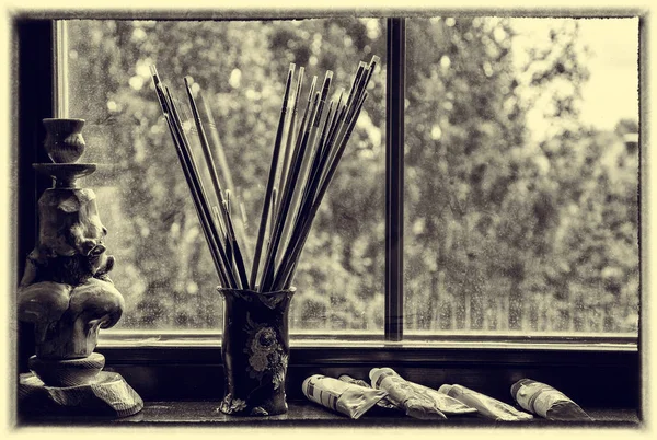 花瓶の芸術家のブラシ — ストック写真