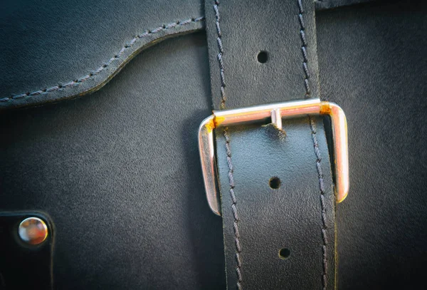 バックル付きの黒のブリーフケース — ストック写真