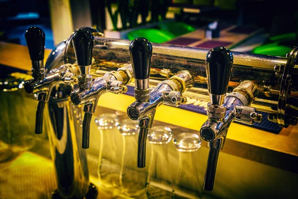 Grifo de cerveza, dispensador de cerveza —  Fotos de Stock
