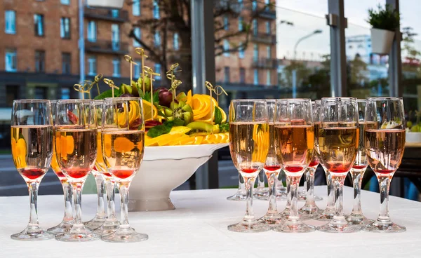 Glasses with champagne and fruits — Stock Photo, Image