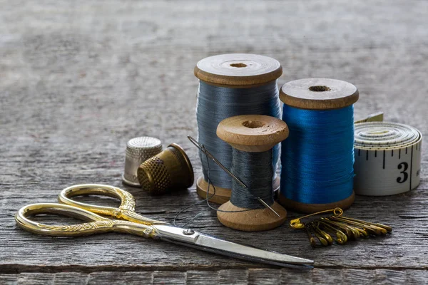 Швейные нити, рулоны — стоковое фото