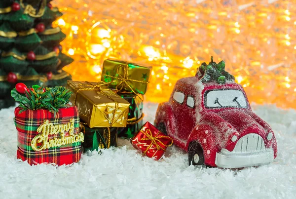 Vánoční prázdniny, miniaturní auto — Stock fotografie
