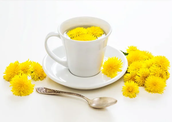 Taza Diente León Saludable Sobre Fondo Blanco Bebida Terapéutica Fitoterapia —  Fotos de Stock