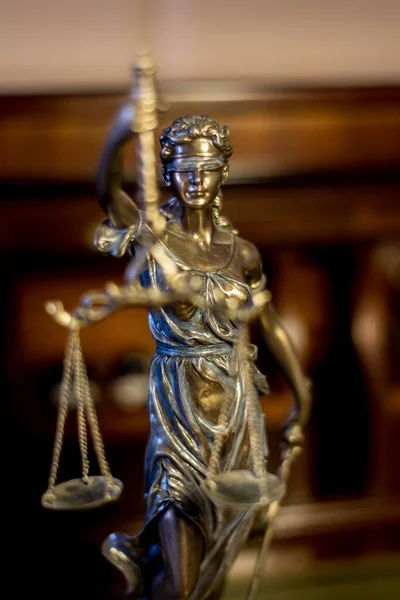 Statua Sprawiedliwości Nieostrym Zbliżeniem — Zdjęcie stockowe