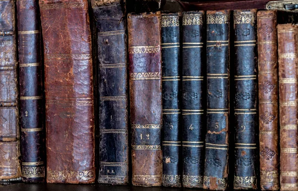 Старые Книги Деревянных Обложках — стоковое фото