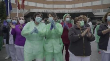 Coronavirus 'la savaşan 12 de Octubre Hastanesi personeli 