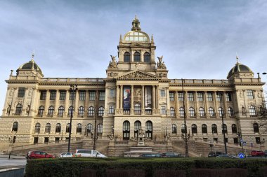 Prag, Çek Cumhuriyeti-17 Mart: Prag 'ın merkezindeki Wenceslas Meydanı' ndaki Ulusal Müze.