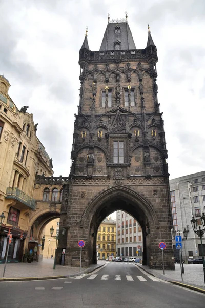 2020年3月17日チェコ プラハ 旧粉門と呼ばれるプラハの入口 — ストック写真
