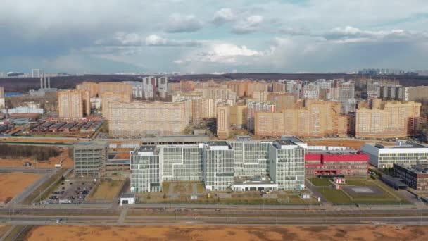 Russias principal hospital de doenças infecciosas em Moscou é chamado câmera Komunarka mover visão aérea esquerda — Vídeo de Stock