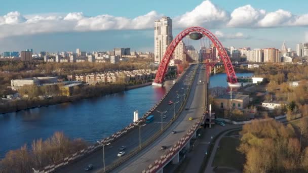 Міст на проспекті маршала Жукова в Москві. — стокове відео