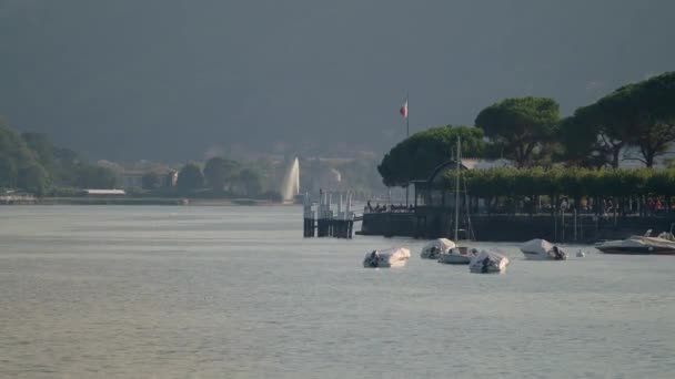Calma Noche Verano Vista Del Muelle Lago Como Con Barcos — Vídeo de stock