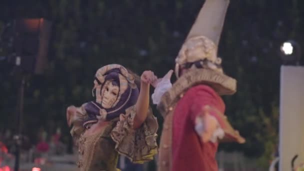 Como Italien September 2019 Två Personer Venetiansk Maskerad Karnevalsmasker Och — Stockvideo