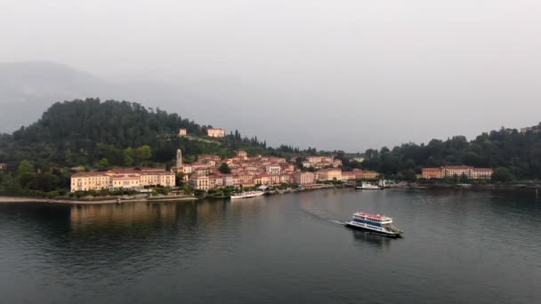 Letecký Pohled Bellagio Slavné Město Lombardii Jezeře Como Itálii Loď — Stock video