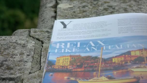 Cernobbio Włochy Wrzesień 2019 Zbliżenie Czasopisma Jeziorze Como Które Leży — Wideo stockowe