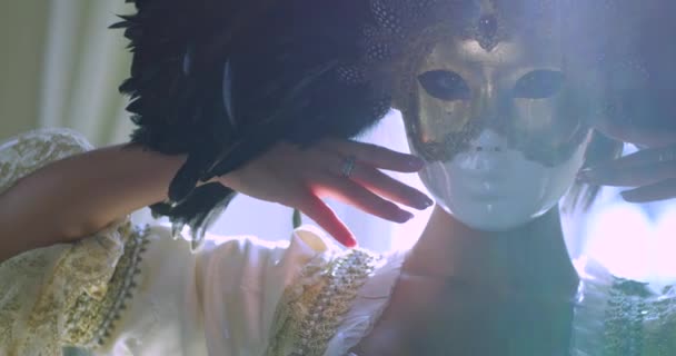 Como Italy September 2019 Girl Golden Venetian Mask Black Feathers — Stock Video