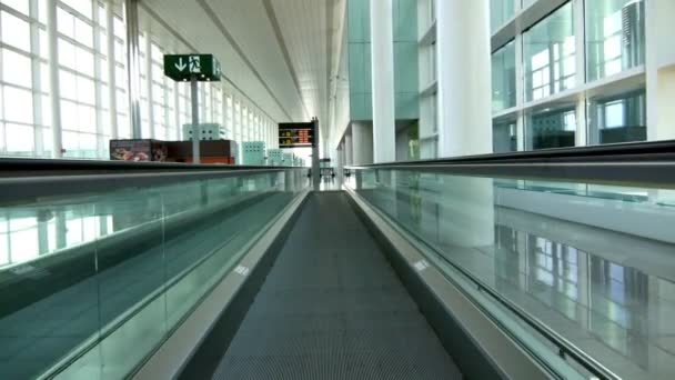 Airport Travel Corridor Treadmill — Stock Video