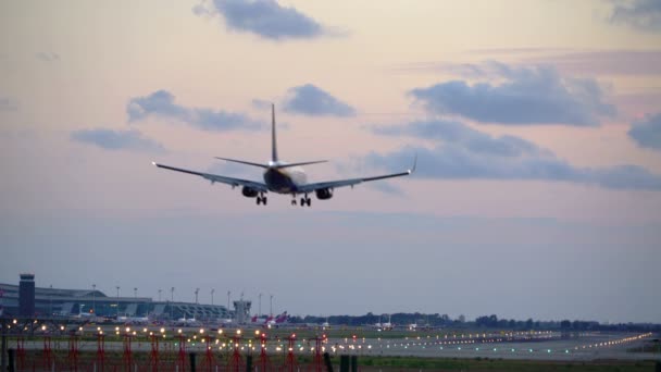 Aereo Sulla Pista Atterraggio Dell Aeroporto — Video Stock